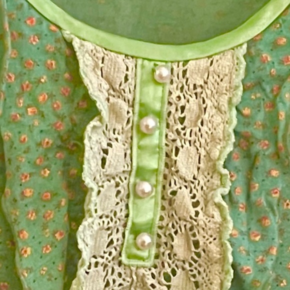 Short floral top, ruffles, crochet, pearls, & tiny glitters, trimmed neckline, S - Picture 3 of 6